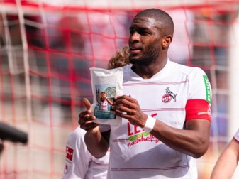 Kölns Stürmer Anthony Modeste sorgte mit seiner Kaffee-Werbung für Missstimmung. Kölns Stürmer Anthony Modeste sorgte mit seiner Kaffee-Werbung für Missstimmung.