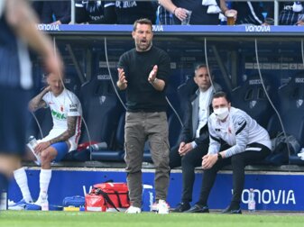 Markus Weinzierls Augsburger sind nach dem Sieg dem Klassenerhalt nahe. Markus Weinzierls Augsburger sind nach dem Sieg dem Klassenerhalt nahe.