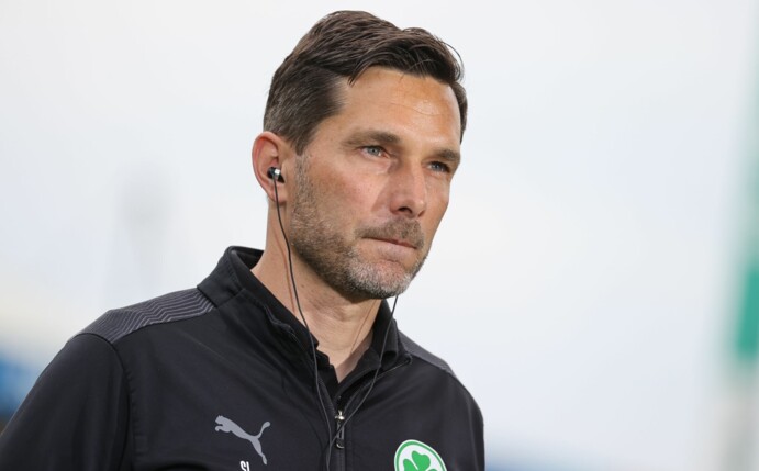 Hannover 96 hat das Interesse am Fürther Trainer Stefan Leitl bestätigt.