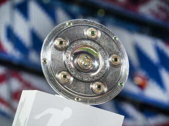 Die Meisterschale wird dem FC Bayern München am vorletzten Spieltag dieser Saison überreicht. Die Meisterschale wird dem FC Bayern München am vorletzten Spieltag dieser Saison überreicht.