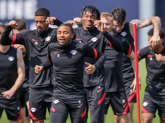 RB Leipzigs Spieler zeigen sich beim Abschlusstraining hoch motiviert und gut gelaunt. RB Leipzigs Spieler zeigen sich beim Abschlusstraining hoch motiviert und gut gelaunt.