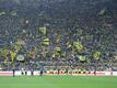 Angehender Vizemeister: Dortmunds Mannschaft steht vor der Gelben Wand der Fans im heimischen Stadion.