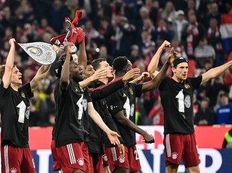 Der FC Bayern München dominiert die Bundesliga. Der FC Bayern München dominiert die Bundesliga.