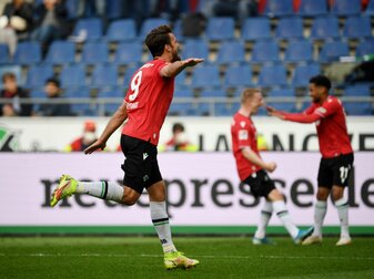 Schoss seine 96er gegen den KSC in Führung: Stürmer Hendrik Weydandt. Schoss seine 96er gegen den KSC in Führung: Stürmer Hendrik Weydandt.