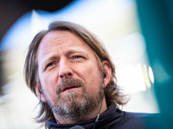 Stuttgarts Sportdirektor Sven Mislintat will auch in der 2. Liga beim VfB bleiben. Stuttgarts Sportdirektor Sven Mislintat will auch in der 2. Liga beim VfB bleiben.
