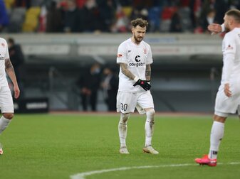 Corona-Verdachtsfälle: St. Pauli sagt Training ab Corona-Verdachtsfälle: St. Pauli sagt Training ab