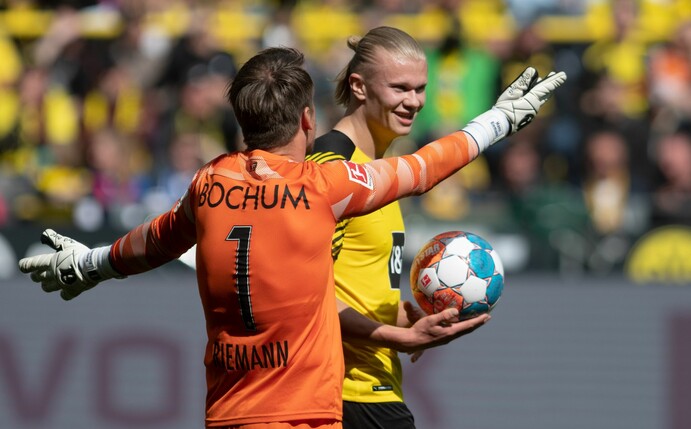 BVB-Star Erling Haaland (r) stellte einen Bundesliga-Rekord auf.