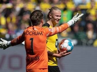BVB-Star Erling Haaland (r) stellte einen Bundesliga-Rekord auf. BVB-Star Erling Haaland (r) stellte einen Bundesliga-Rekord auf.