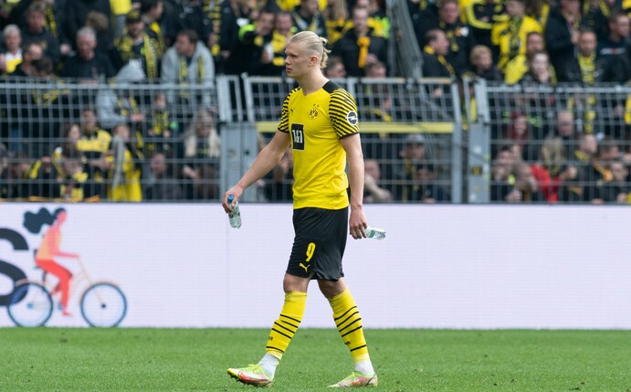 Dortmunds Erling Haaland verlässt nach dem Spiel gegen den VfL Bochum den Platz.