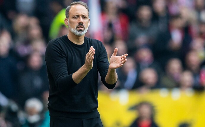 Stuttgarts Trainer Pellegrino Matarazzo will mit dem VfB den Klassenerhalt schaffen.