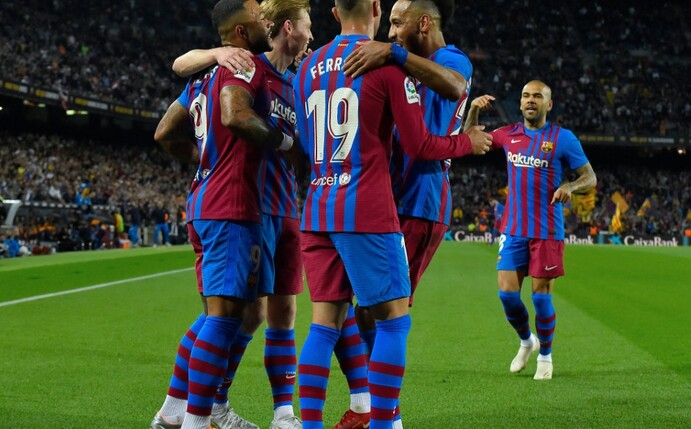 Barcelona springt wieder auf Platz zwei