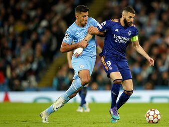 Nach dem 3:4 im Hinspiel gegen Manchester City wollen Karim Benzema (r) und Real Madrid im Rückspiel die Wende schaffen. Nach dem 3:4 im Hinspiel gegen Manchester City wollen Karim Benzema (r) und Real Madrid im Rückspiel die Wende schaffen.