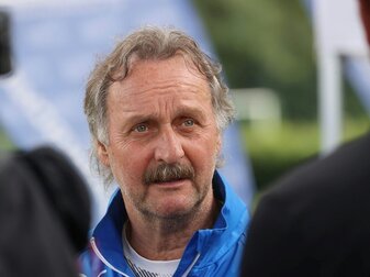 Neururer kritisiert Ibiza-Reise: "Das ist unsportlich" Neururer kritisiert Ibiza-Reise: "Das ist unsportlich"