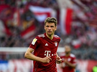 Thomas Müller bleibt dem FC Bayern bis Sommer 2024 treu. Thomas Müller bleibt dem FC Bayern bis Sommer 2024 treu.