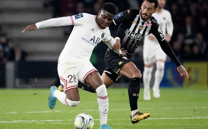 Dina Ebimbe erhofft sich durch einen Wechsel mehr Einsätze. Foto: Loic Venance/AFP via Getty Images