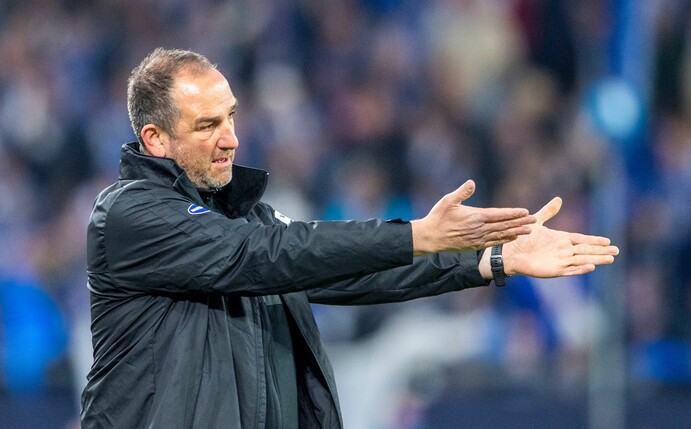 Heidenheims Trainer Frank Schmidt hat seine Corona-Infektion überstanden.