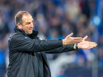 Heidenheims Trainer Frank Schmidt hat seine Corona-Infektion überstanden. Heidenheims Trainer Frank Schmidt hat seine Corona-Infektion überstanden.