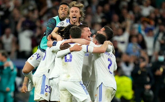 Die Spieler von Real Madrid feiern ihren Sieg.