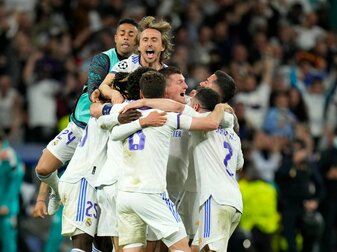 Die Spieler von Real Madrid feiern ihren Sieg. Die Spieler von Real Madrid feiern ihren Sieg.