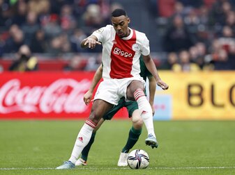 Ajax-Profi Ryan Gravenberch verletzte sich im Training. Ajax-Profi Ryan Gravenberch verletzte sich im Training.