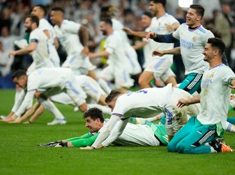 Die Spieler von Real Madrid feiern ihren Finaleinzug. Die Spieler von Real Madrid feiern ihren Finaleinzug.