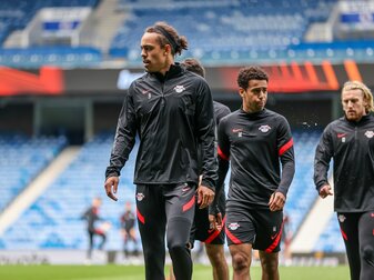 Leipzigs Stürmer Yussuf Poulsen (l) startet gegen die Glasgow Rangers im Halbfinal-Rückspiel der Europa League. Leipzigs Stürmer Yussuf Poulsen (l) startet gegen die Glasgow Rangers im Halbfinal-Rückspiel der Europa League.