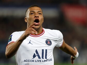 Kylian Mbappe von PSG steht einen Medienbericht zufolge vor einer Vertragsverlängerung. Kylian Mbappe von PSG steht einen Medienbericht zufolge vor einer Vertragsverlängerung.