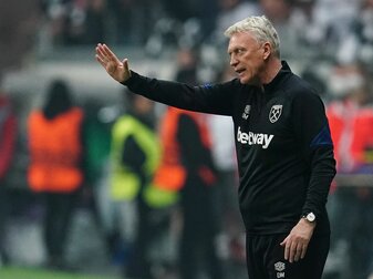 West Hams Coach David Moyes hat die Wut gepackt - dafür gab es Rot. West Hams Coach David Moyes hat die Wut gepackt - dafür gab es Rot.