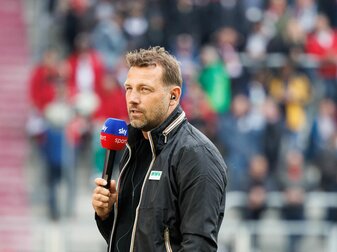 Augsburgs Trainer Markus Weinzierl hofft auf Punkte gegen Leipzig.