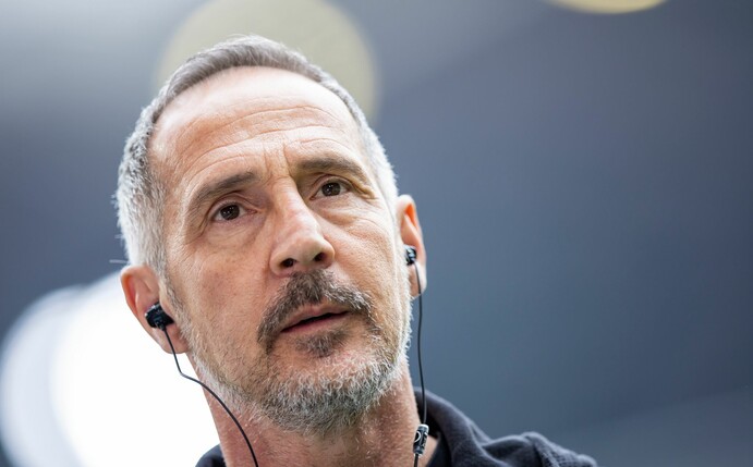 Gladbachs Trainer Adi Hütter trifft mit seinem Team auf seinen alten Arbeitgeber Eintracht Frankfurt.
