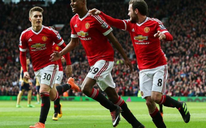 Manchester Uniteds Marcus Rashford (M) kann sich EM-Hoffnungen machen. Foto: Nigel Roddis