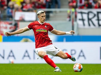 Der Freiburger Nico Schlotterbeck trifft auf seinen Ex-Klub. Der Freiburger Nico Schlotterbeck trifft auf seinen Ex-Klub.