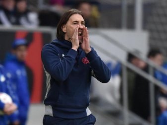 Martin Schmidt bereitet sein Team auf den FC Bayern vor. Foto: Uwe Anspach Martin Schmidt bereitet sein Team auf den FC Bayern vor. Foto: Uwe Anspach