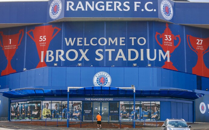 Die Glasgow Rangers, Gegner von Eintracht Frankfurt im Europa-League-Finale, gewinnen im eigenen Ibrox Stadium gegen Dundee United.