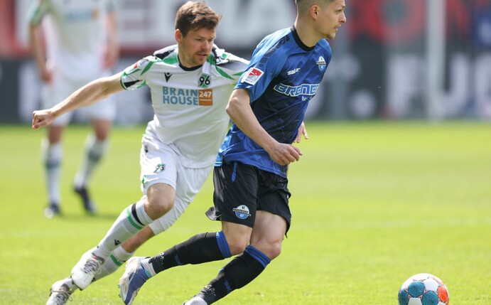 Hannover 96 plant künftig ohne Dominik Kaiser (l).