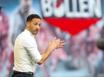Für Leipzigs Trainer Domenico Tedesco stehen zwei Endspiele an: Es geht um die Qualifikation für die Champions League und den DFB-Pokal. Für Leipzigs Trainer Domenico Tedesco stehen zwei Endspiele an: Es geht um die Qualifikation für die Champions League und den DFB-Pokal.