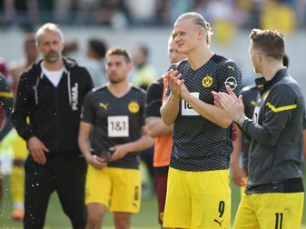 Erling Haaland (2.v.r.) wechselt zu Manchester City.