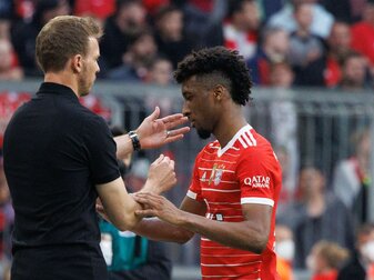 Bayerns Kingsley Coman (r) wurde nach seiner Roten Karte gegen Stuttgart für drei Spiele gesperrt. Bayerns Kingsley Coman (r) wurde nach seiner Roten Karte gegen Stuttgart für drei Spiele gesperrt.