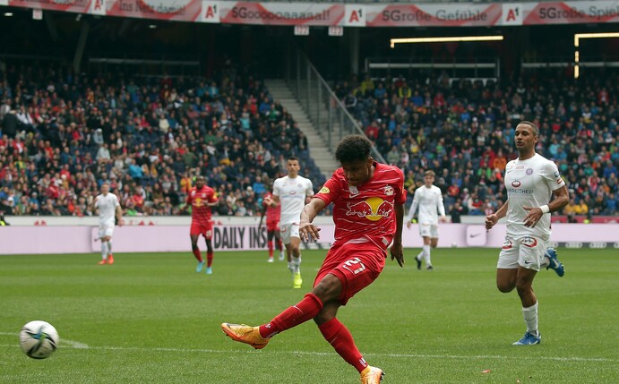 Karim Adeyemi wechselt von Salzburg zum BVB nach Dortmund.