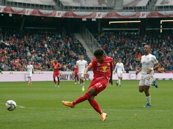 Karim Adeyemi wechselt von Salzburg zum BVB nach Dortmund. Karim Adeyemi wechselt von Salzburg zum BVB nach Dortmund.