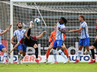 Liegt in der Spieler-Statistik vorne: Nils Petersen (M/per Fallrückzieher) gelangen in dieser Spielzeit schon vier Joker-Tore. Liegt in der Spieler-Statistik vorne: Nils Petersen (M/per Fallrückzieher) gelangen in dieser Spielzeit schon vier Joker-Tore.
