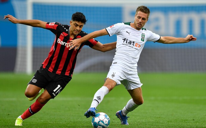 Borussia Mönchengladbach setzt weiter auf Patrick Herrmann (r).