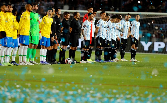 Brasiliens (l) und Argentiniens Nationalteams haben ein geplantes Testspiel abgesagt.