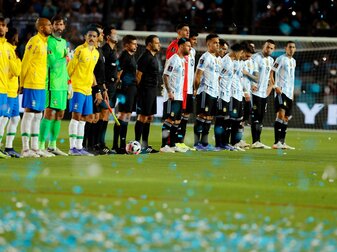 Brasiliens (l) und Argentiniens Nationalteams haben ein geplantes Testspiel abgesagt. Brasiliens (l) und Argentiniens Nationalteams haben ein geplantes Testspiel abgesagt.