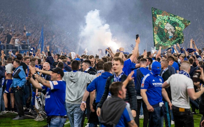 Schalke 04 prüft die Hinweise des verletzten Fans.