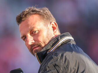 Sein Vertrag beim FC Augsburg läuft bis zum Saisonende: Trainer Markus Weinzierl. Sein Vertrag beim FC Augsburg läuft bis zum Saisonende: Trainer Markus Weinzierl.