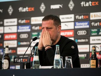 Gladbachs Sportdirektor Max Eberl zeigte sich bei seinem Rücktritt sehr bewegt. Gladbachs Sportdirektor Max Eberl zeigte sich bei seinem Rücktritt sehr bewegt.