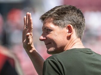 Frankfurts Trainer Oliver Glasner freut sich auf das Europa-League-Finale in Sevilla. Frankfurts Trainer Oliver Glasner freut sich auf das Europa-League-Finale in Sevilla.