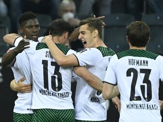 Kinder aus der Ukraine eifern Gladbachs Profis nach Kinder aus der Ukraine eifern Gladbachs Profis nach