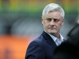 Armin Veh gibt dem Schiedsrichter eine Mitschuld (Quelle: PIXATHLON/SID-IMAGES) Armin Veh gibt dem Schiedsrichter eine Mitschuld (Quelle: PIXATHLON/SID-IMAGES)